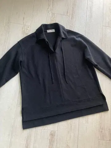 ACUTA 블랙 풀오버 긴팔