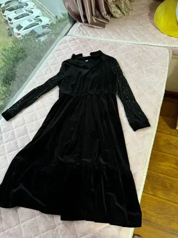 블랙 벨벳 긴팔 원피스