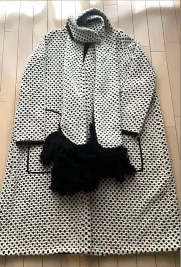 베로니클 로와 롱 코트