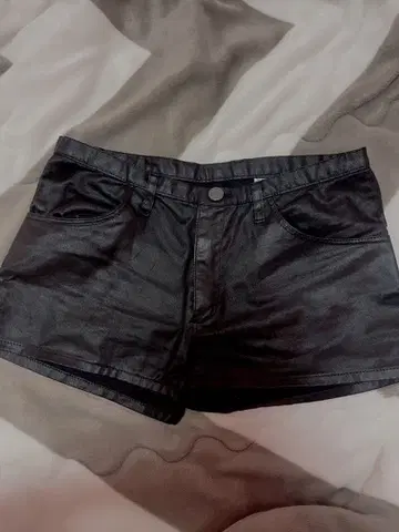 alice auaa 앨리스아우아아 가죽 숏팬츠