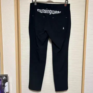 먼싱웨어 팬츠 자수 프린트