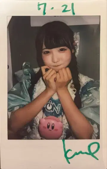 iON! 덧없는 이 순간 사인 있는 폴라로이드