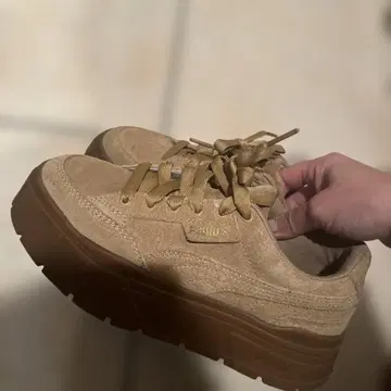 PUMA 스웨이드 스니커즈 통굽