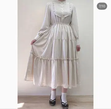 Fint 핀트 프릴 긴팔 롱 원피스 크림색