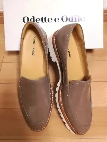 Odette e Odile 에나멜 로퍼