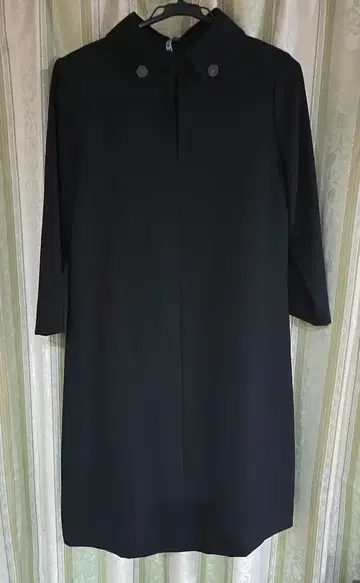 SEVENTY 블랙 무릎 기장 원피스