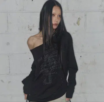 FNCYCLUB 오프숄더 긴팔 티셔츠