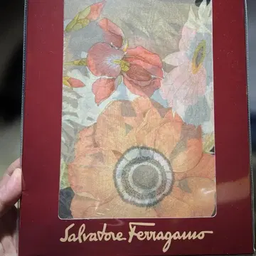 Salvatore Ferragamo 플라워 패턴 스카프