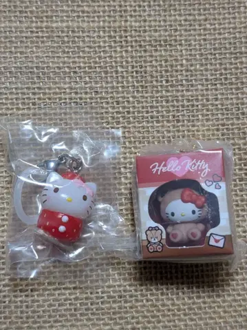 산리오 캐릭터즈 헬로키티 2개 묶음 판매 가챠