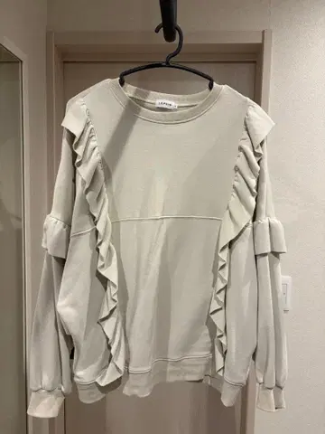 [ 새상품급 ] LEPSIM 프릴 맨투맨 풀오버