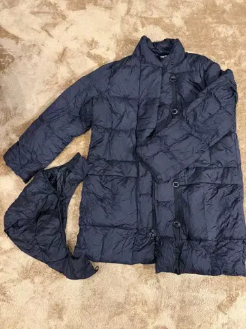 [UNIQLO] 울트라 라이트 다운 네이비 버튼 달린 다운 자켓
