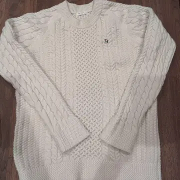 케이블 니트 스웨터