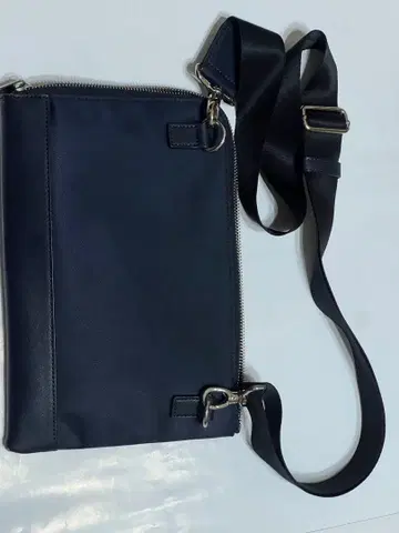 World Traveler 네이비 숄더백