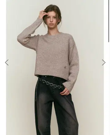 인기 베이지 크루넥 니트 스웨터 정가 9530엔