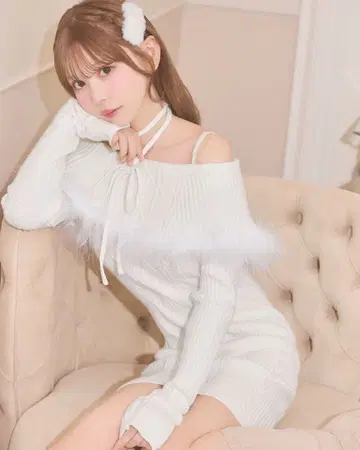 미셸 마카롱 퍼 케이프 오프숄더 니트 원피스