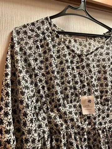 꽃무늬 소매 프릴이 달린 긴팔 원피스