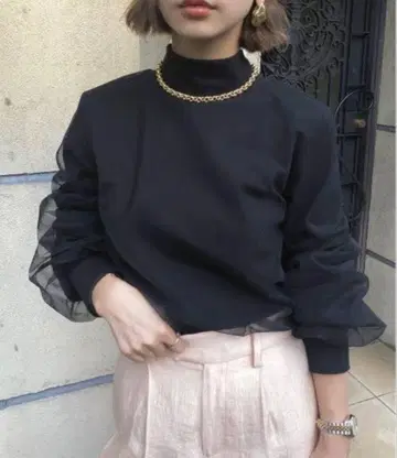 UNDRESSED HIGH NECKED TULLE TOP 블랙