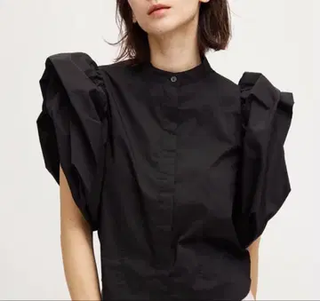 [ AMERI vintege ] 아메리 페탈 슬리브 컴팩트 블라우스