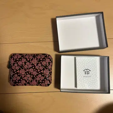 INDEVA 장미 무늬 코인 케이스