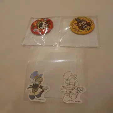 세가 럭키 쿠지 온라인 피노키오 D상 자수 캔뱃지 x 2, F상 스티커