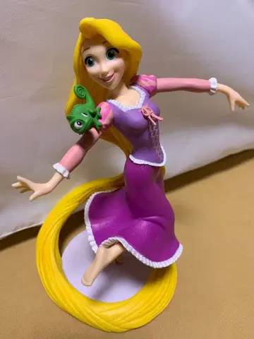 라푼젤 피규어 도마뱀 포함