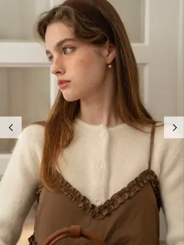 ALLISON BROWN FLUFFY KNIT CARDIGAN 아이보리