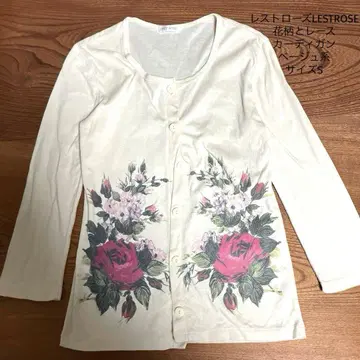 레스트로즈 LESTROSE 꽃무늬와 레이스 디자인이 특징인 가디건