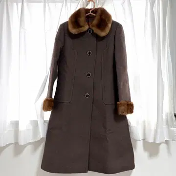 아쿠아 스큐텀 퍼 카라 부착 롱 코트