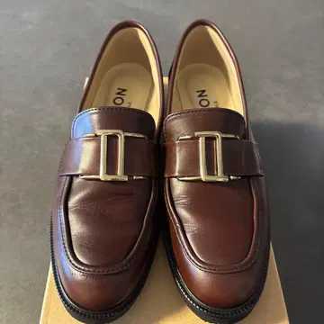 LE TALON 가죽 메탈 모티브 로퍼 23.5