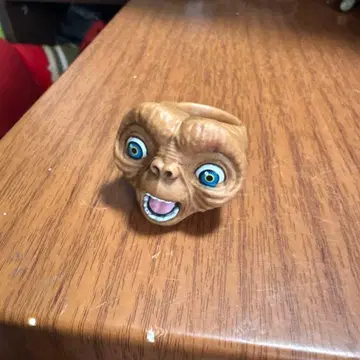 E.T. 피규어 반지