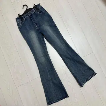 에모다 데님 부츠컷 새상품급