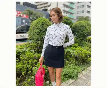 레저렉션 네이비 스커트