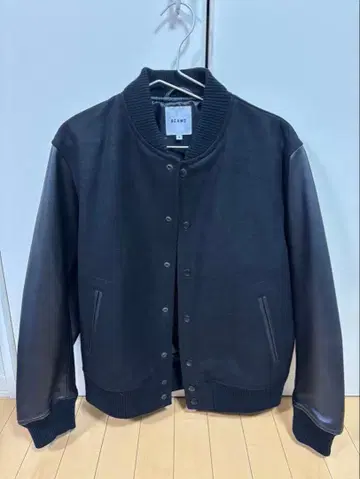 BEAMS 블랙 바시티 자켓 M 사이즈
