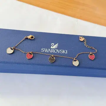 스와로브스키 하트 참 팔찌