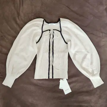 [ 새상품 미사용 택 포함 ] SNIDEL 아이보리 긴팔 상의 F 사이즈