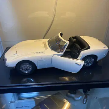 TOYOTA 2000GT 1/18 오토아트 007