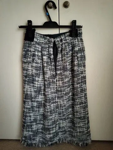 Mystrada 네이비와 화이트의 트위드 타이트 스커트