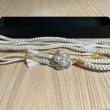 화이트 펄 장식 꽃 모티브 허리띠