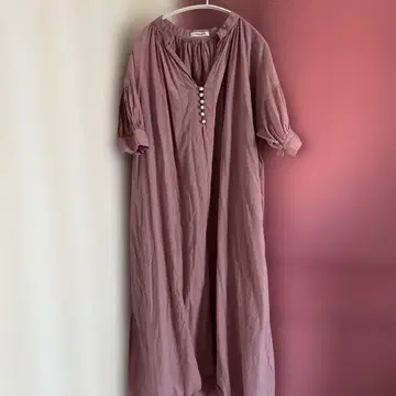 핑크 반팔 롱 원피스 버튼 포함