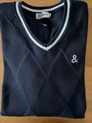 and per se 네이비 V넥 스웨터 다이아몬드 패턴