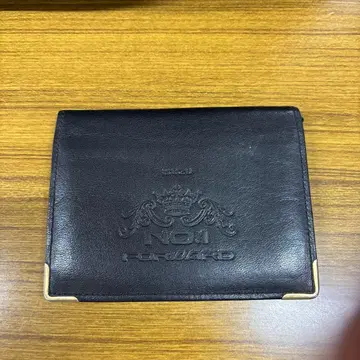 블랙 가죽 이단 접이식 지갑 로고