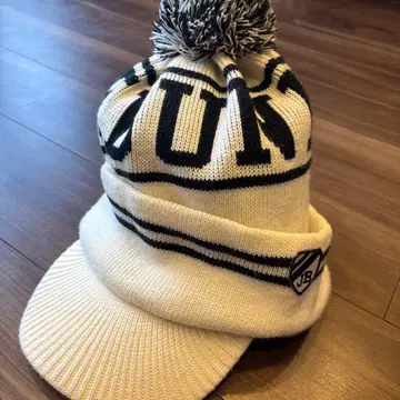 화이트 니트 모자 폼폼 포함 JB 로고