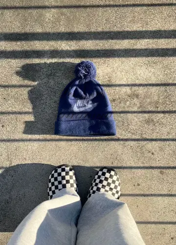 NIKE 네이비 폼폼 니트 모자