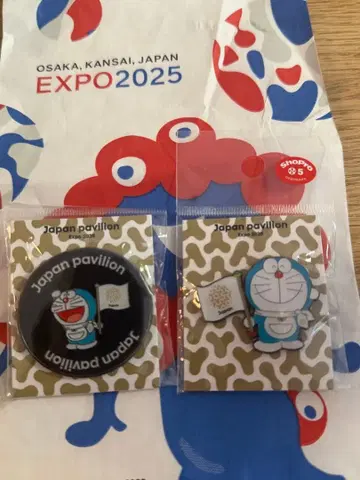 2025EXPO 일본관 도라에몽 핀 배지 2세트