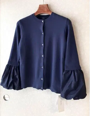 [ 미사용 새상품 ] 미라 오웬 벌룬 커프스 부착 총알 니트 가디건