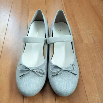 [ 새상품 ] JELLY BEANS 밴딩 스트랩 리본 몰드 밑창 펌프스