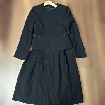 상복 Marguerite의 블랙 포멀 셋업 수트