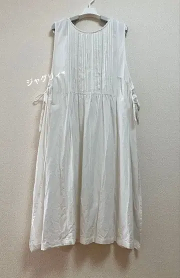 에이프런 원피스 사이드 열림 리본 화이트 레이어드