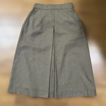 [ 미사용 새상품 ] 체크 무늬 플리츠 스커트 무릎 기장 택 포함