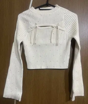 ROUGE by POMME d'amour 큐빅 플레어 슬리브 니트